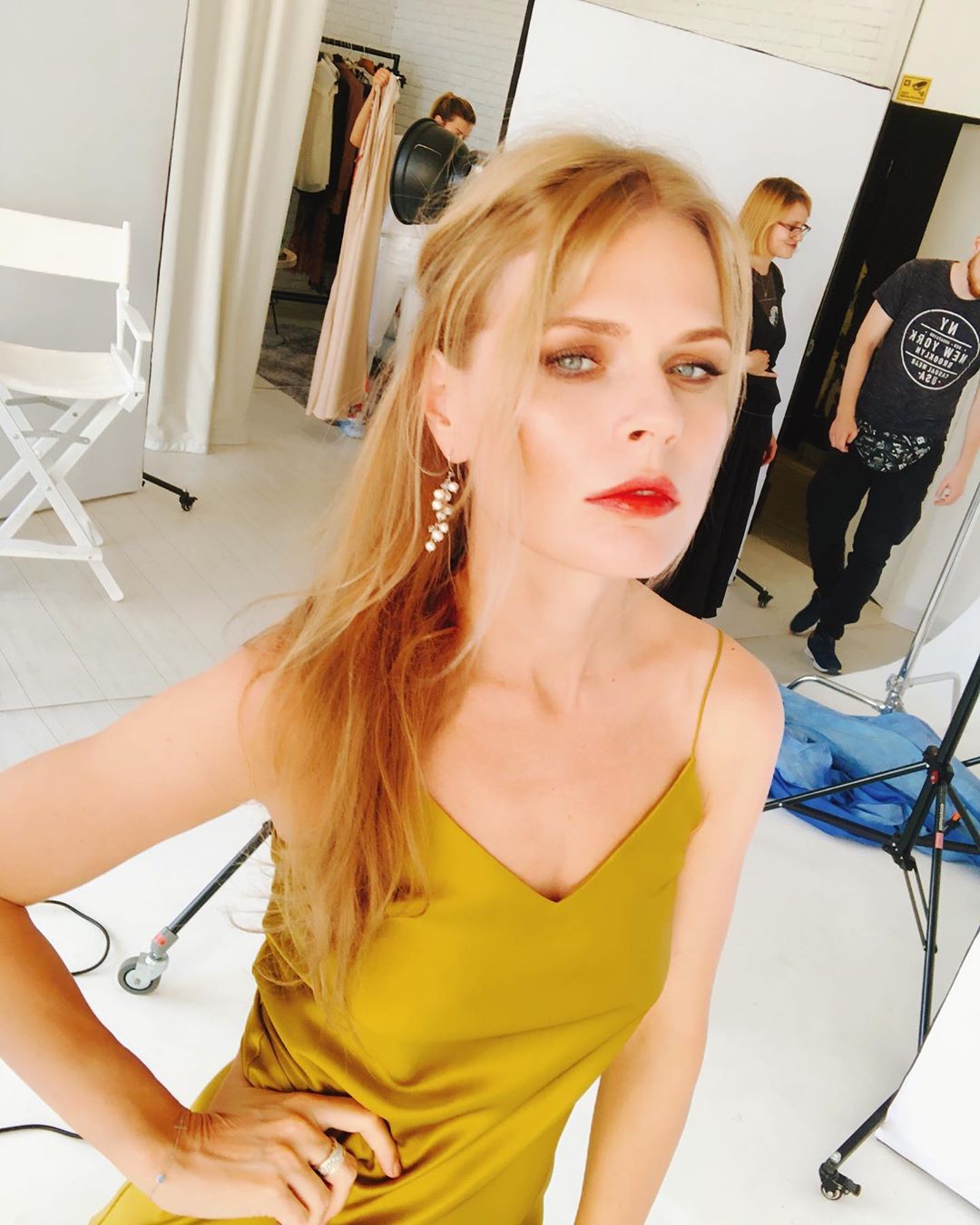 Ольга Фреймут очаровала "невинным" образом в романтичном платье в бельевом стиле