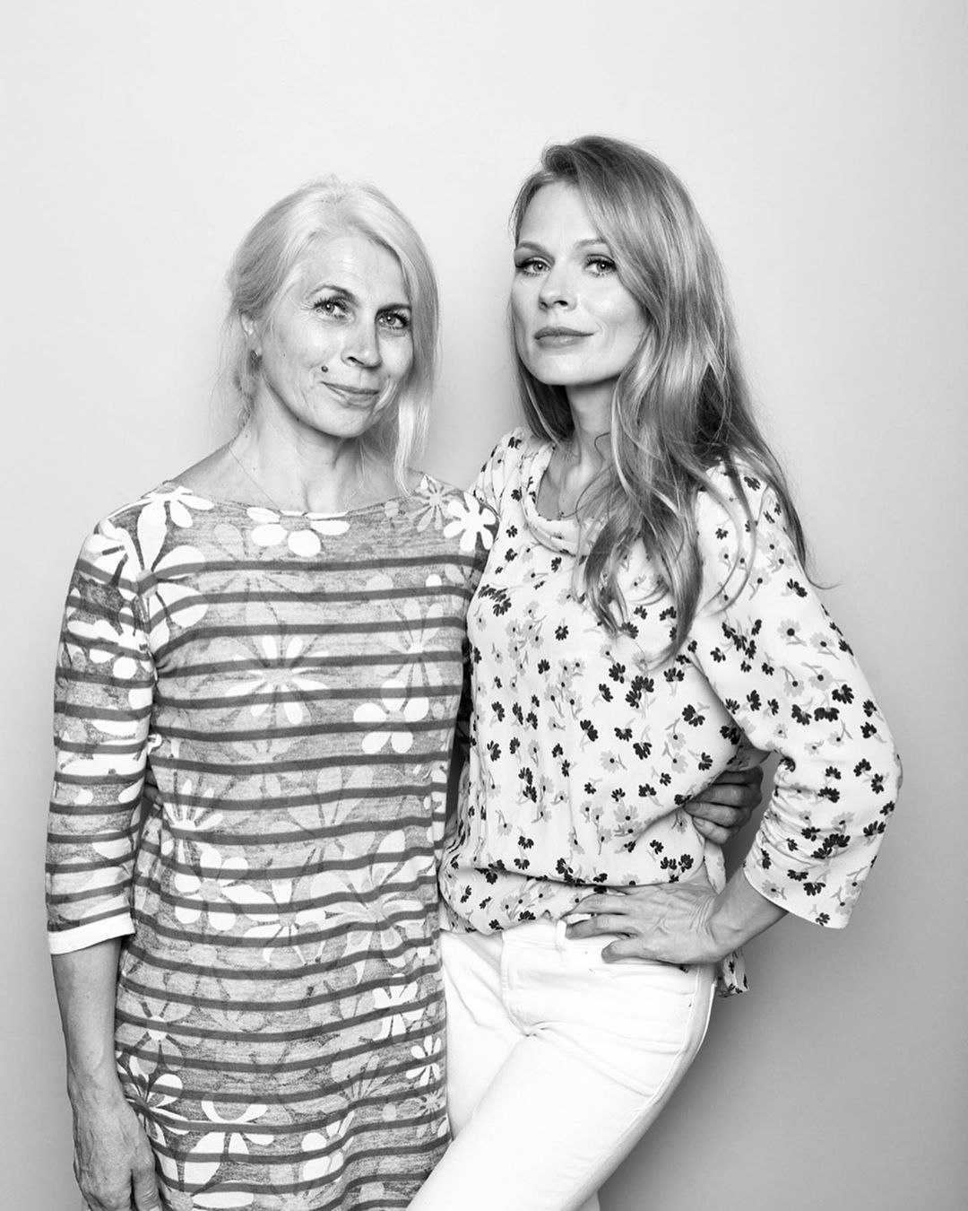 "Як сестрички": Ольга Фреймут зворушила ніжними фото з красунею мамою