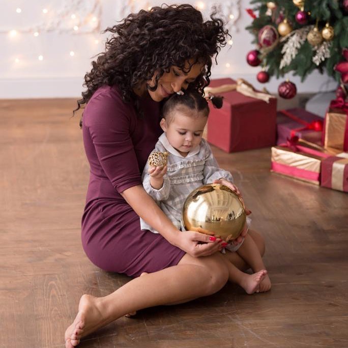 Гайтана очаровала новогодней фотосессией с дочкой