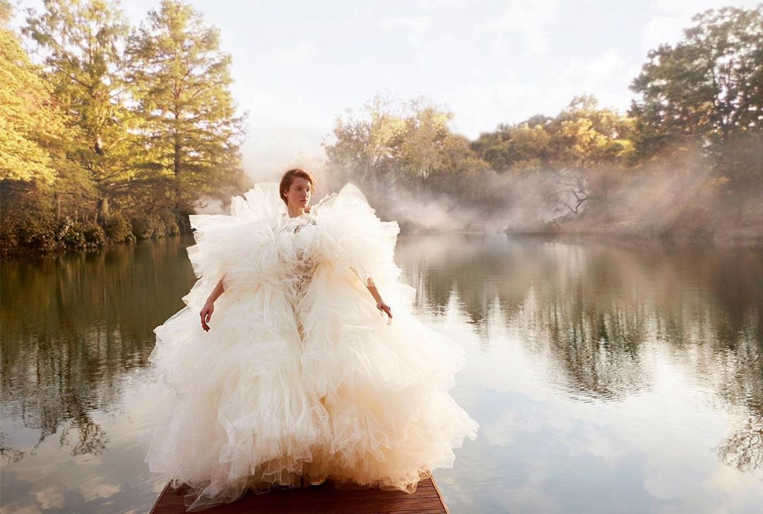 Розовая мечта: Кендалл Дженнер покорила сеть воздушным кукольным образом и стройными ногами