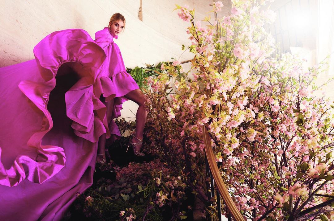 Розовая мечта: Кендалл Дженнер покорила сеть воздушным кукольным образом и стройными ногами