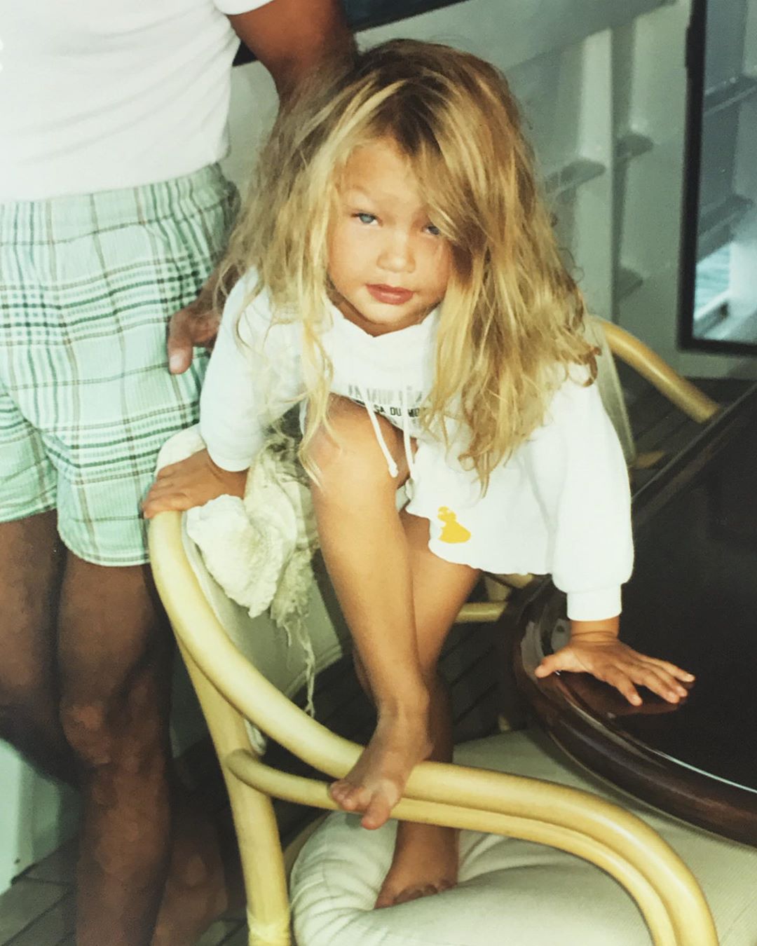 Кто эта милашка? Джиджи Хадид растрогала поклонников архивным снимком