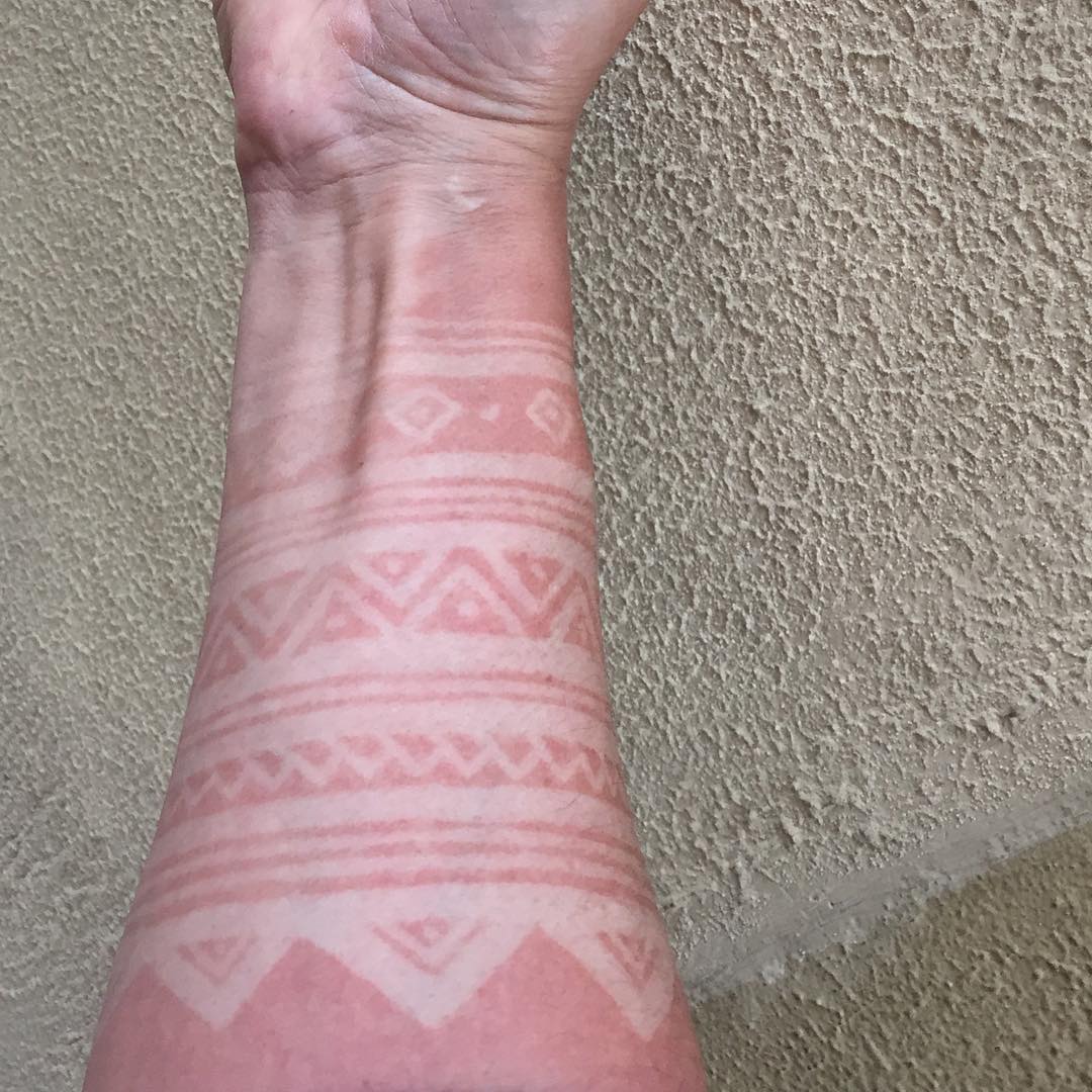 Трусики-джинсы и ресницы в носу: топ-10 странных и нелепых модных трендов 2019 года