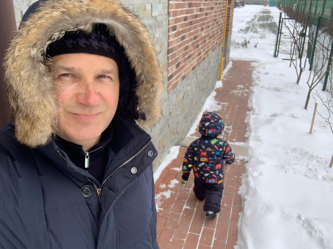 Ванюше два года: Катя Осадчая и Юрий Горбунов показали, что подарили сыну на день рождения