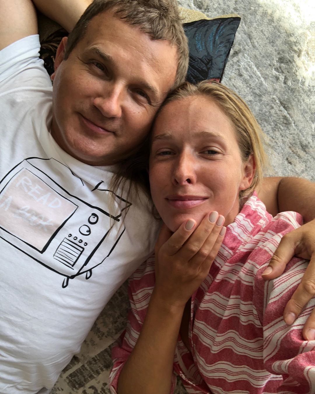 "Правда круто?": Юрій Горбунов заінтригував "постільним" фото з Осадчою