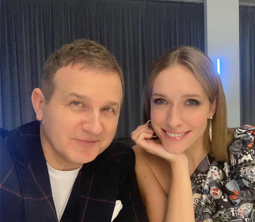 У кого глаза хитрее? Юрий Горбунов покорил нежностью с женой