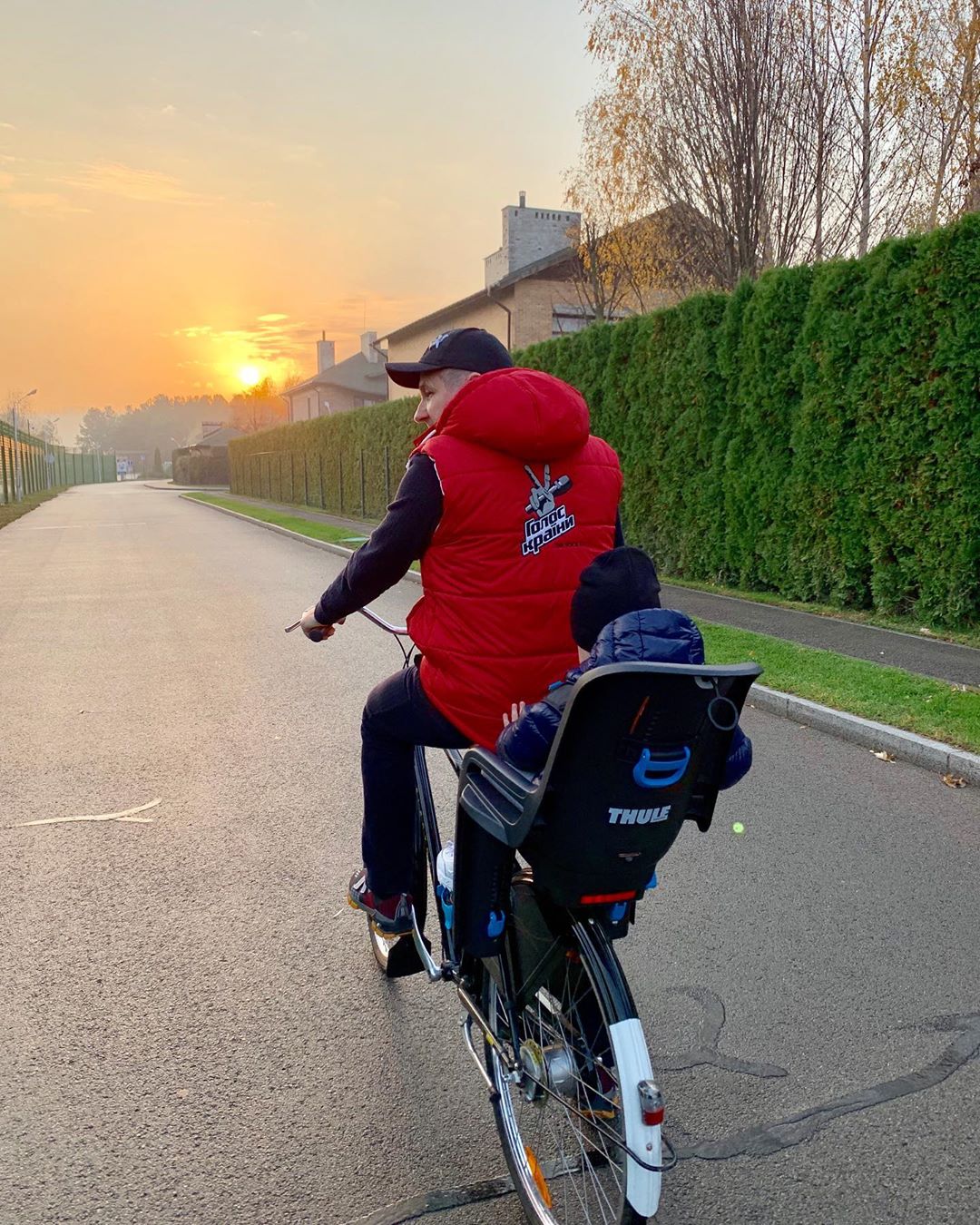 Як же це мило: Юрій Горбунов показав активну прогулянку з синочком