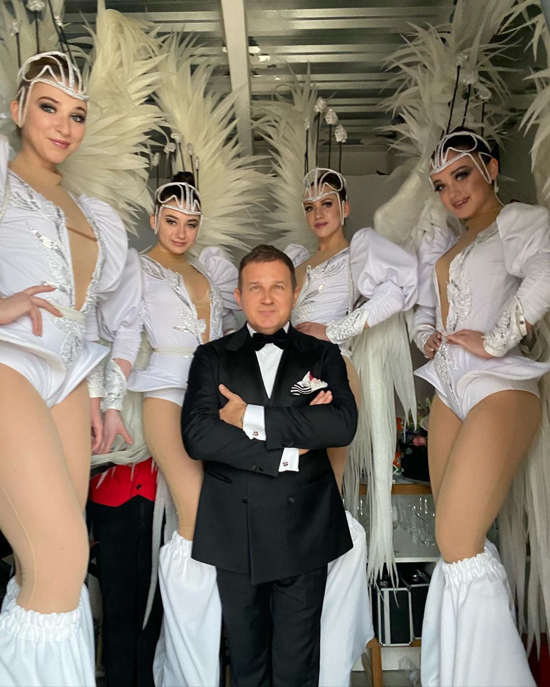 Високі дівчата — моя карма: Юрій Горбунов потішив ефектним фото з красунями