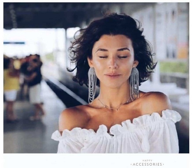 &quot;Немов янгол&quot;: зірка &quot;Орла и Решки&quot; показала струнку фігуру в сукні від українського дизайнера