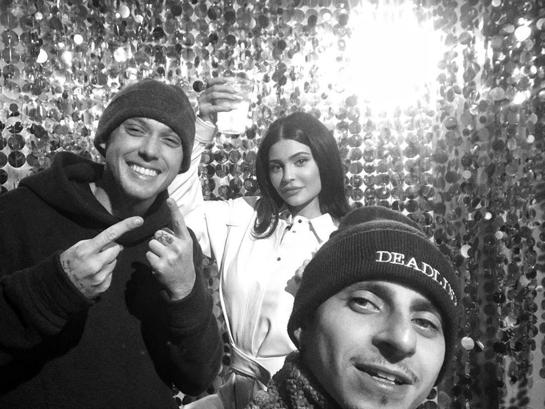 Бездоганна: Кайлі Дженнер показала &quot;гарячий&quot; total look в шоколадних тонах