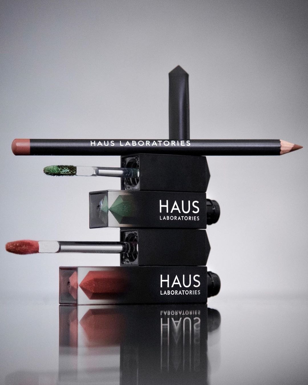 Вместо ответа хейтерам – шампанское: Леди Гага отмечает очередной триумф