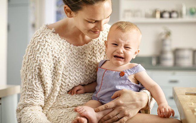 Негайно біжіть до лікаря: Комаровський розповів про тривожні симптоми у немовлят