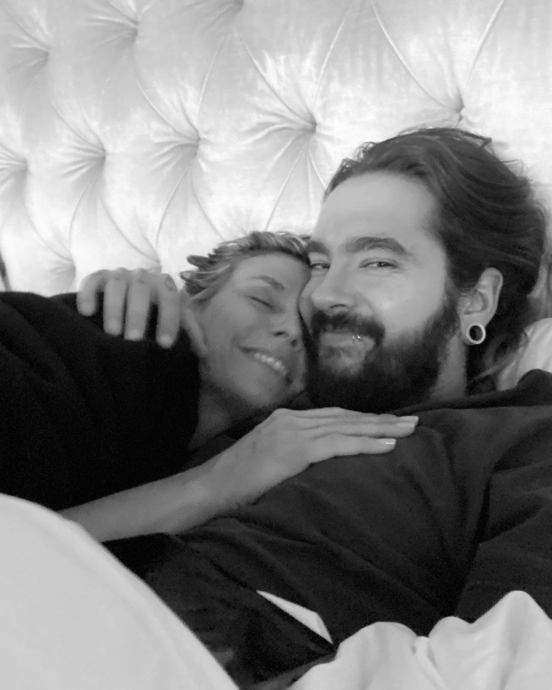 Стильный провал: Хайди Клум в платье-шторе натолкнула на мысль о возможной беременности