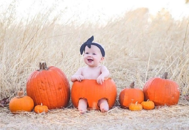 Гарбуз на Хелловін може стати костюмом для малюків 