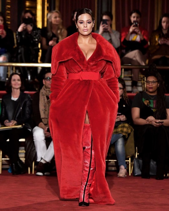 Як за допомогою одягу сховати недоліки фігури: найкращі образи