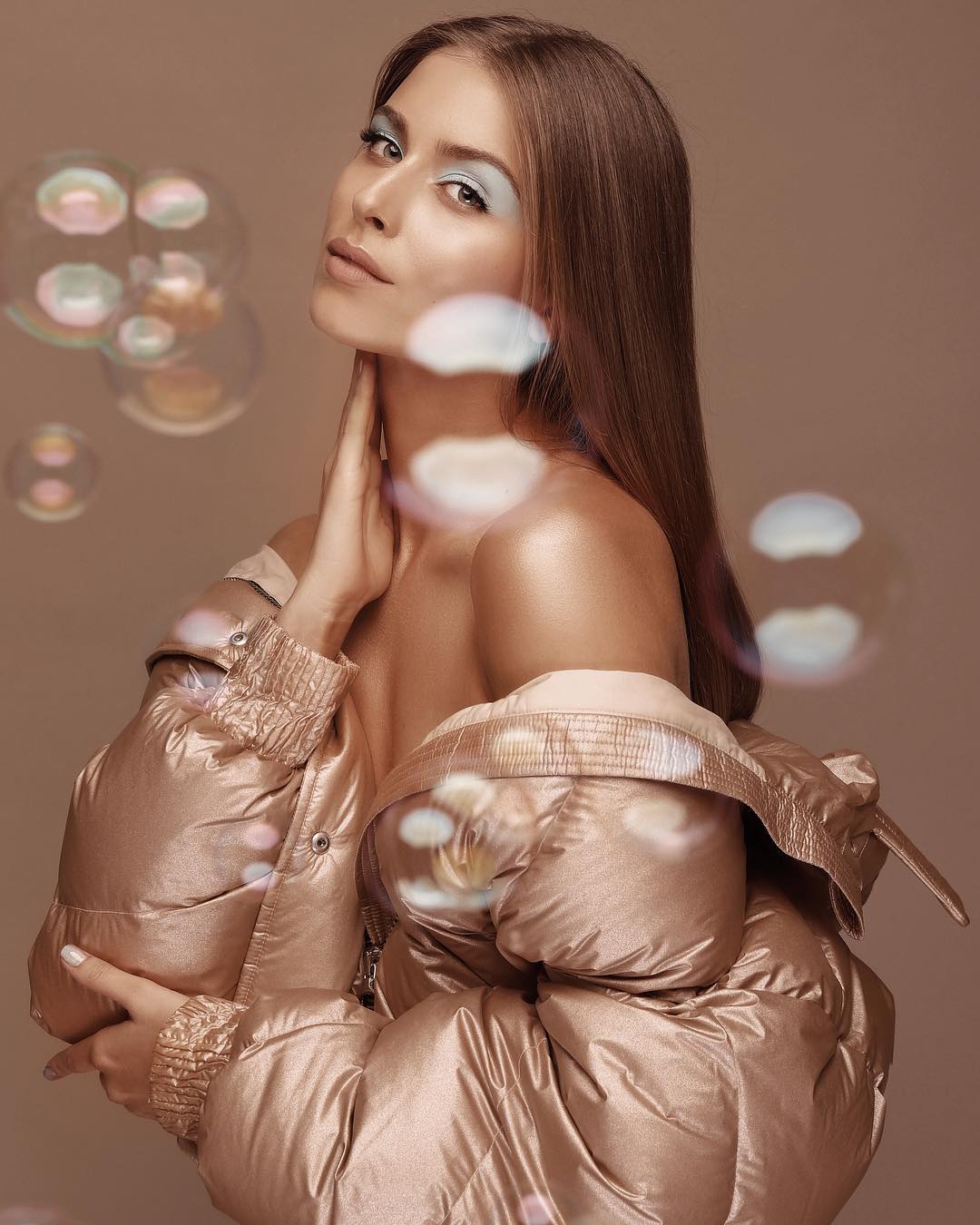 17-річну онуку Ротару присоромили за відверте фото