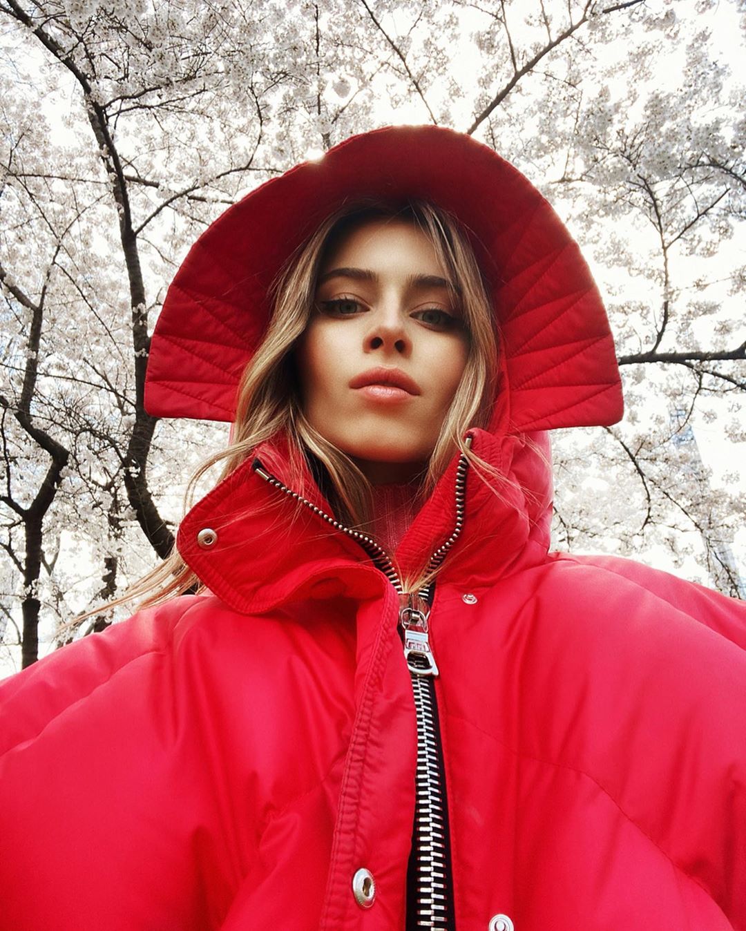 "А маска где?" Внучка Ротару прогулялась по опустевшему цветущему Нью-Йорку