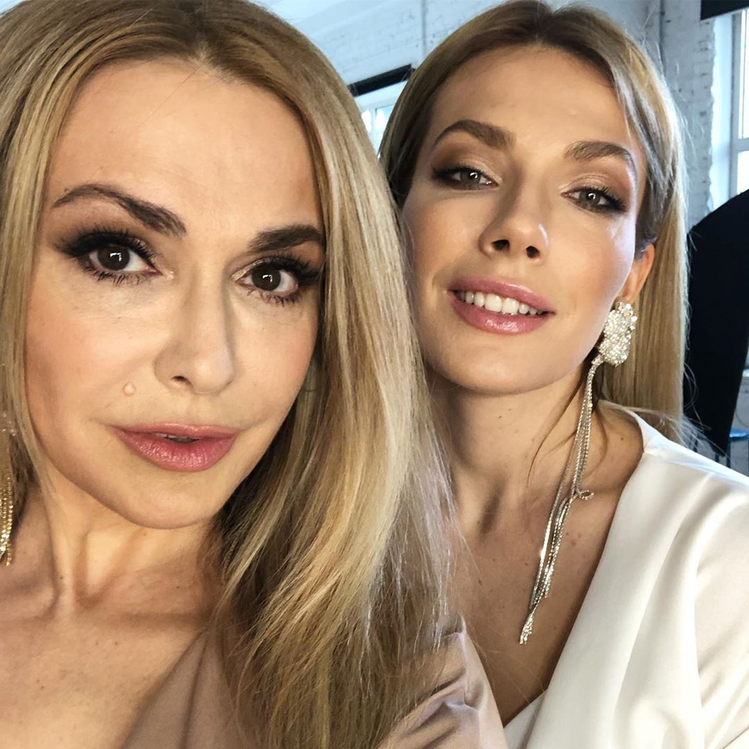 Красавицы в маму: Ольга Сумская показала своих дочерей