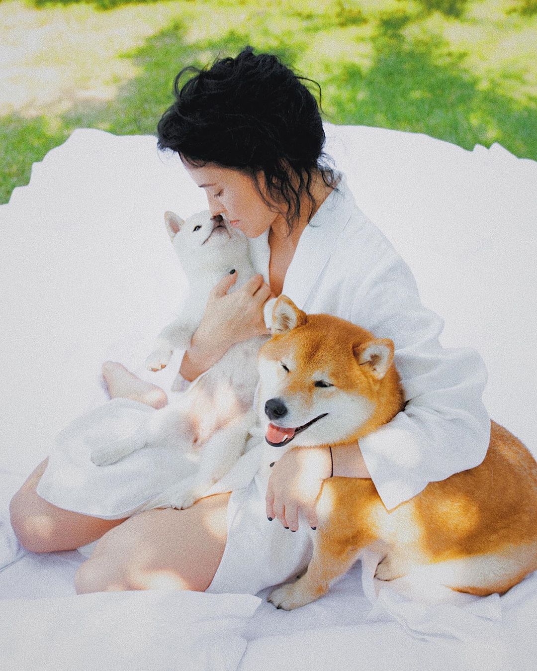 "Чарівна": Даша Астаф'єва заворожила ніжною фотосесією у ліжку