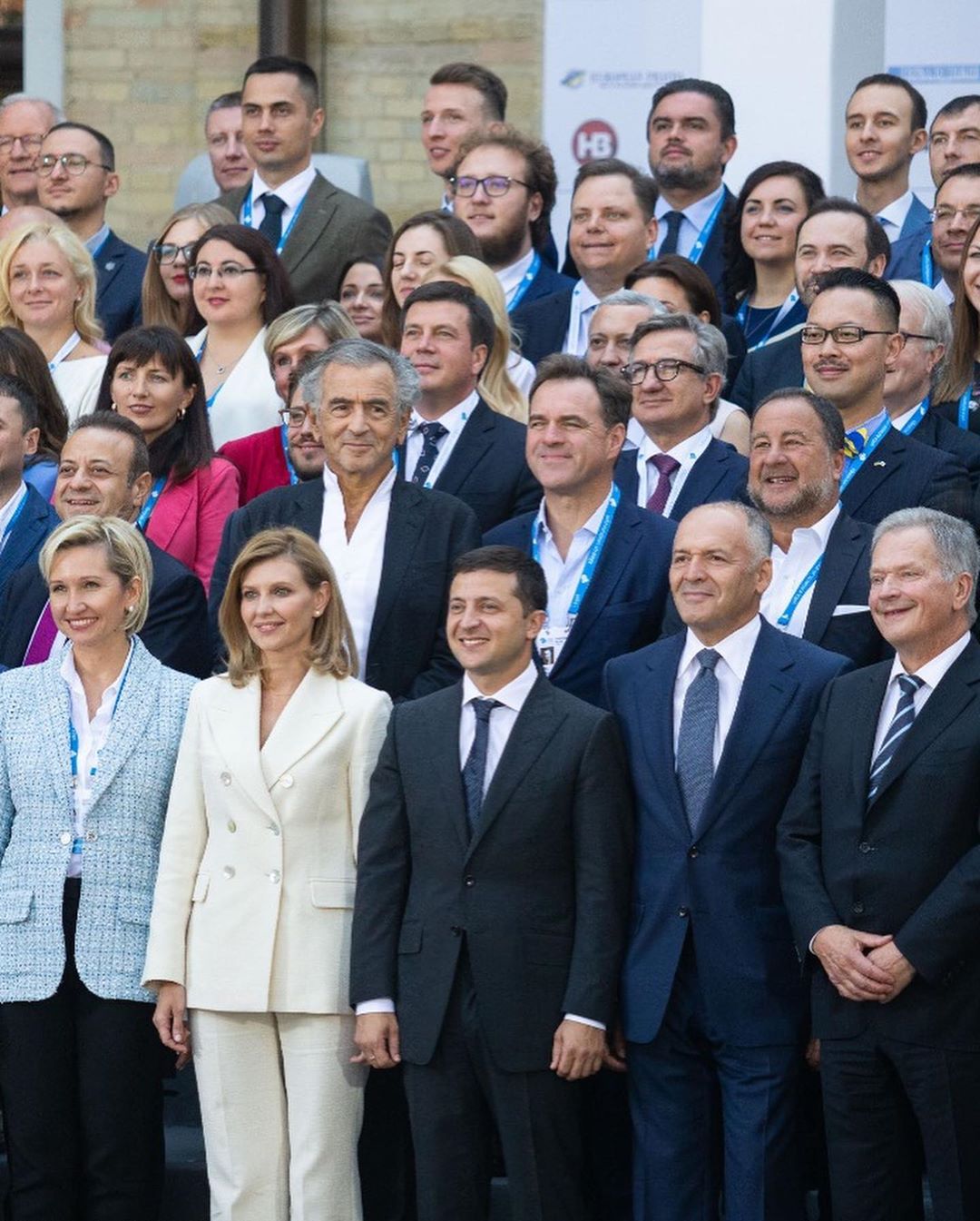 &quot;Елена прекрасная&quot;: жена Зеленского появилась на публике в стильном брючном костюме