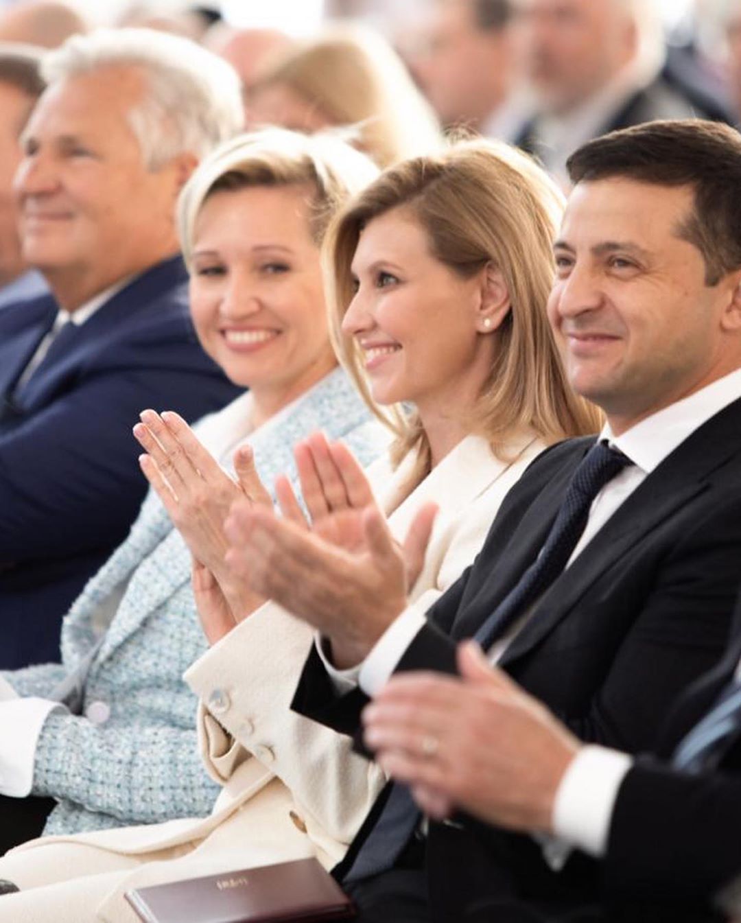 &quot;Елена прекрасная&quot;: жена Зеленского появилась на публике в стильном брючном костюме