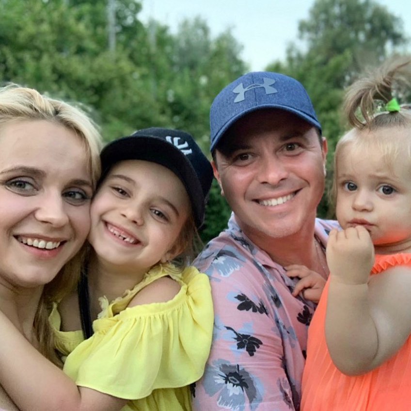 "Младшая — вылитая мама": Лилия Ребрик умилила фото с мужем и детьми