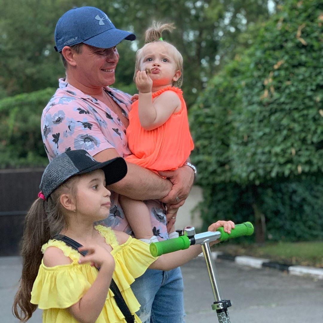 "Младшая — вылитая мама": Лилия Ребрик умилила фото с мужем и детьми