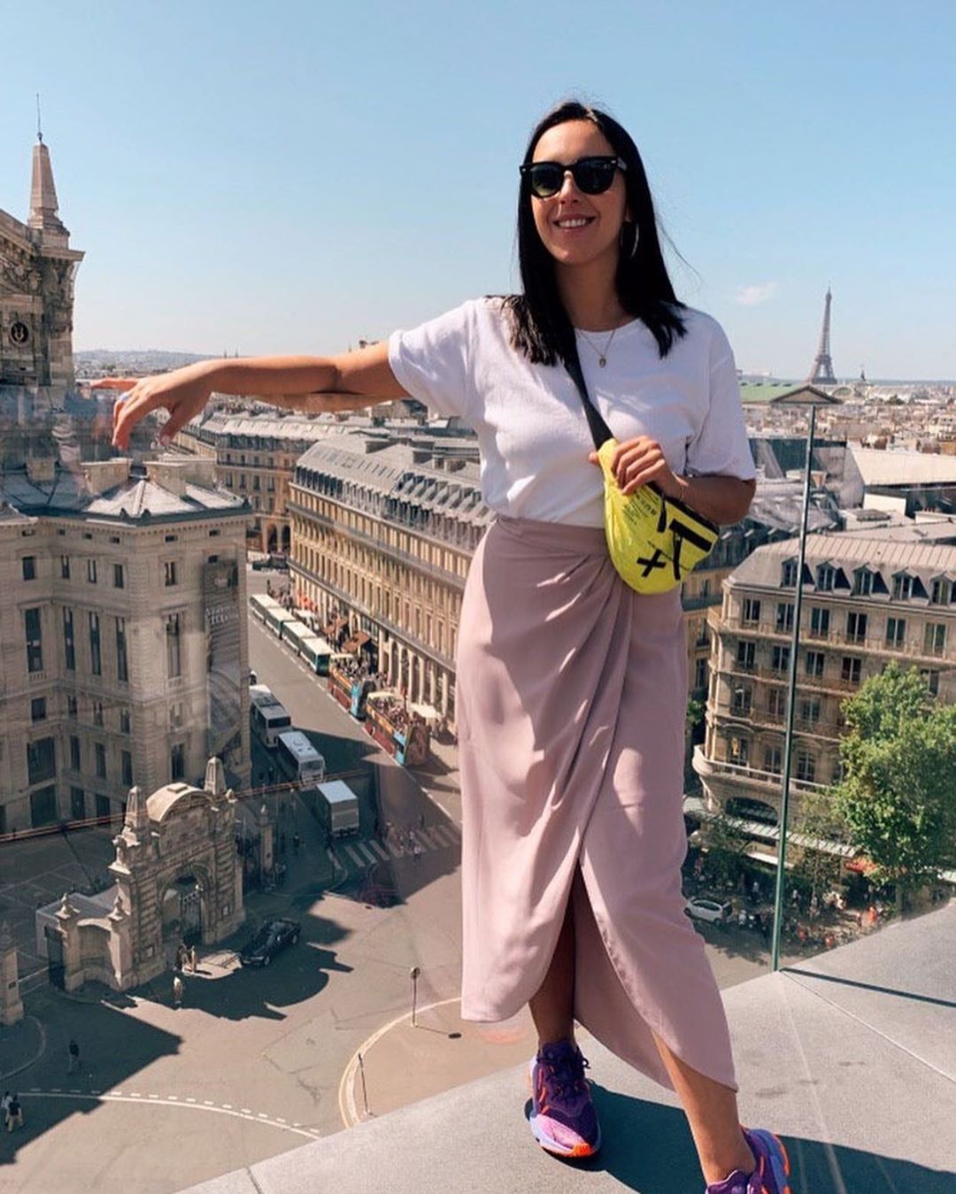 &quot;Прекрасный день&quot;: Джамала прогулялась по Парижу в стильном летнем образе