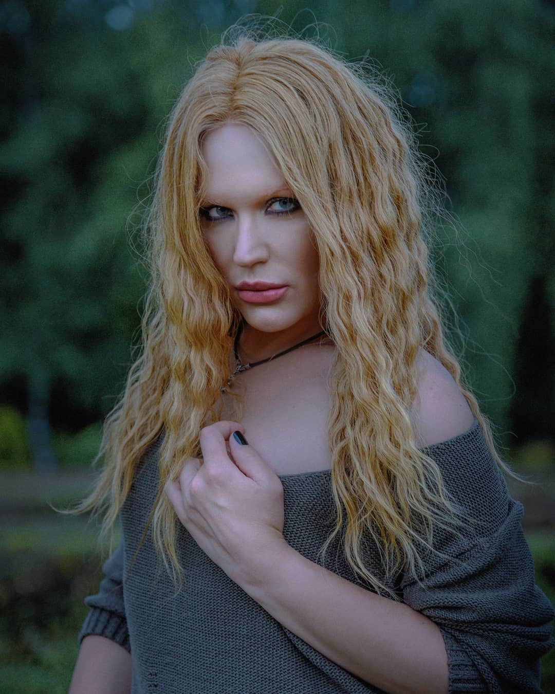 Діва Монро похвалилася довгими ногами на ефектних фото