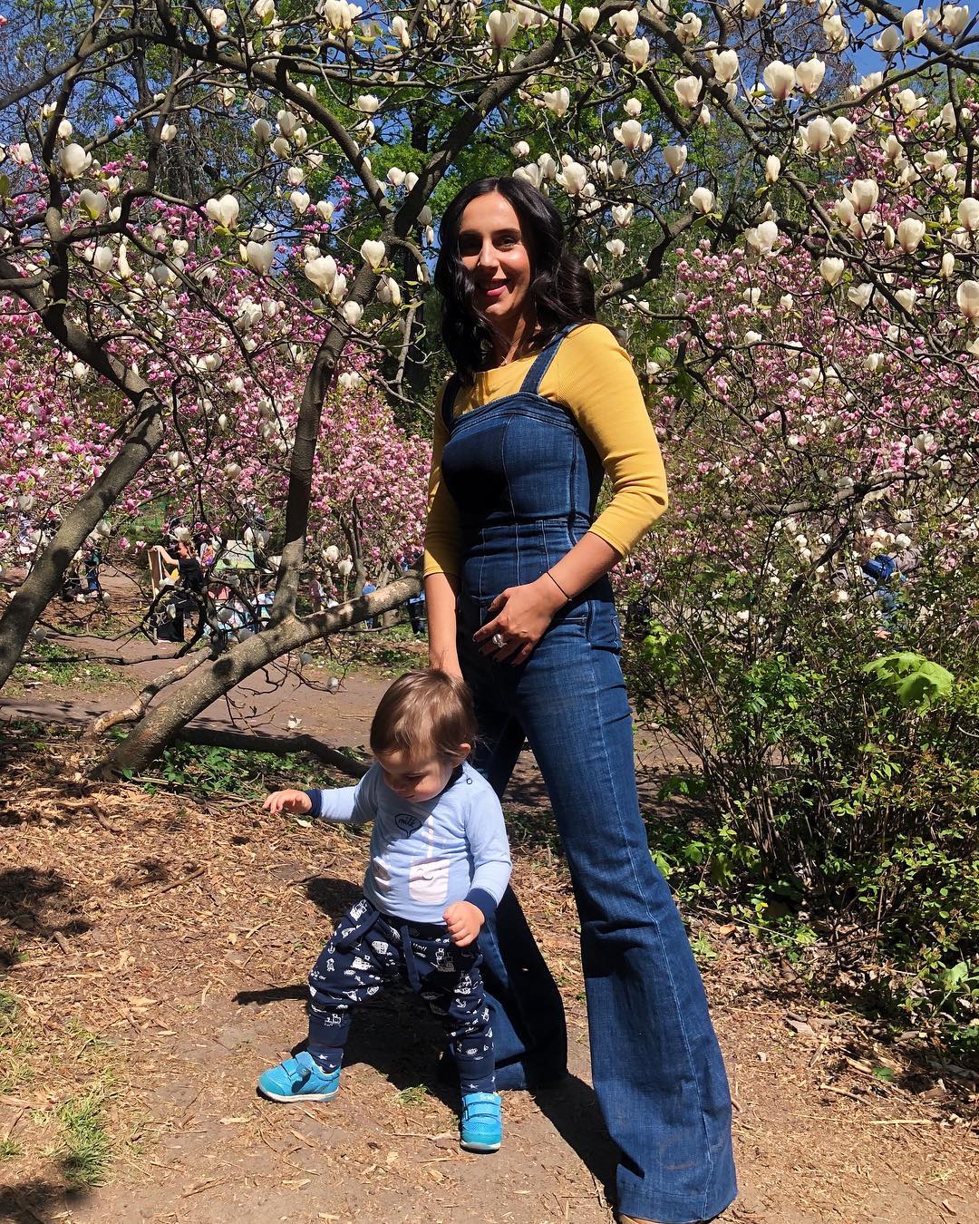 Мамин цветочек: Джамала с сыном полюбовались цветущими магнолиями