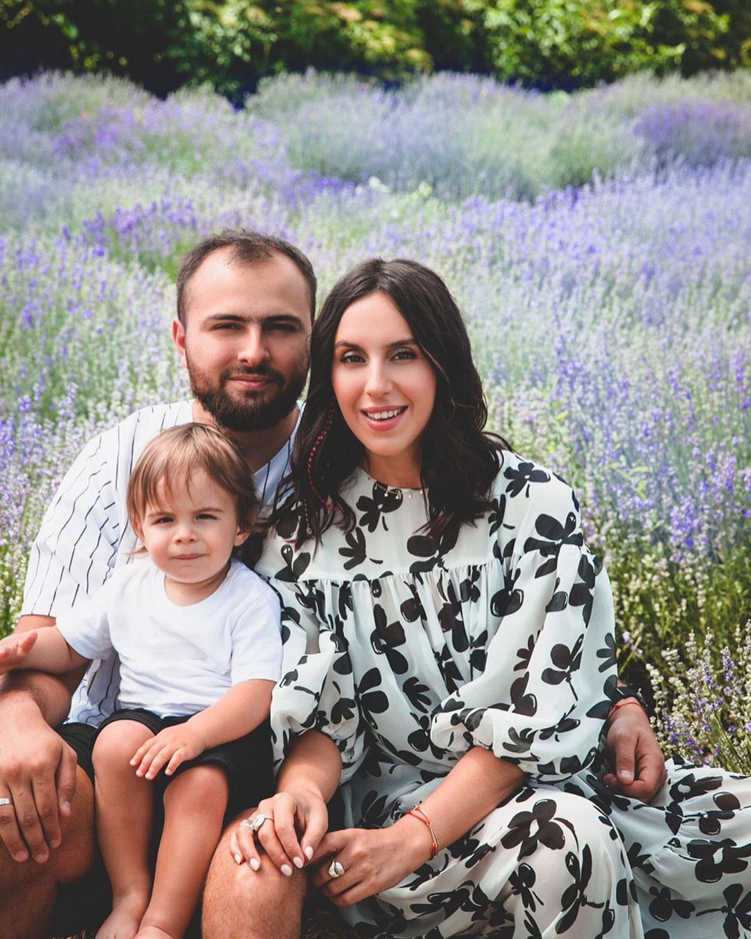 Неймовірно красиво: Джамала зворушила сімейною фотосесією в лавандовому полі