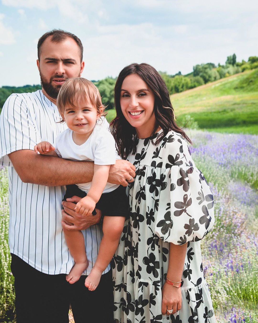 Неймовірно красиво: Джамала зворушила сімейною фотосесією в лавандовому полі