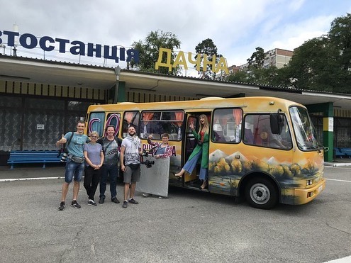 Леся Нікітюк без макіяжу ефектно позувала на сіннику