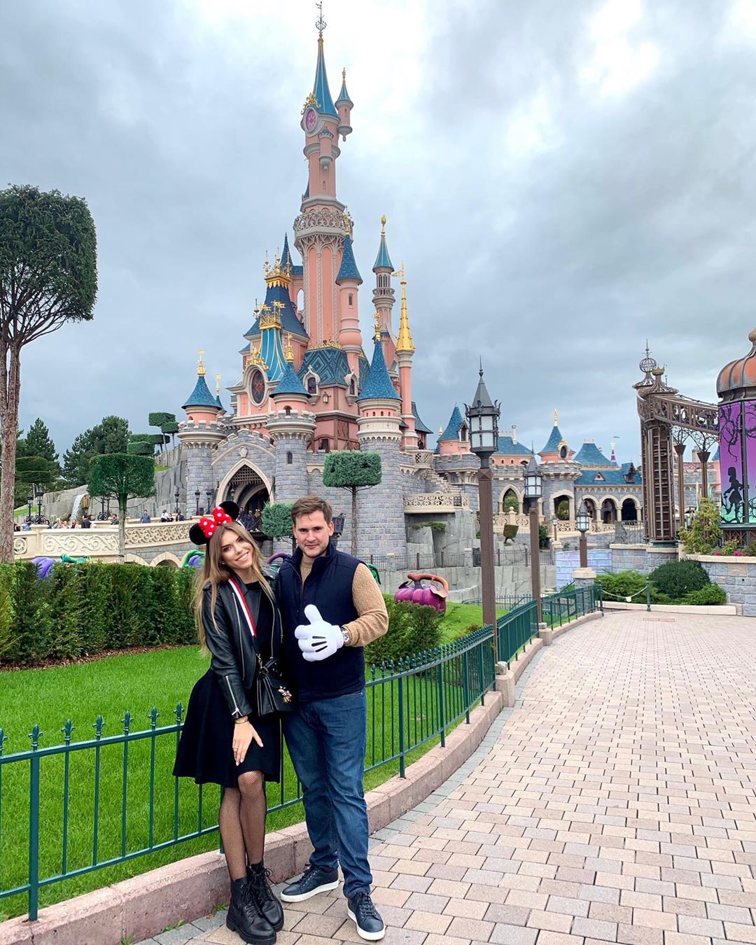 "Я в раю!": Ассоль показала барвисті фото з медового місяця