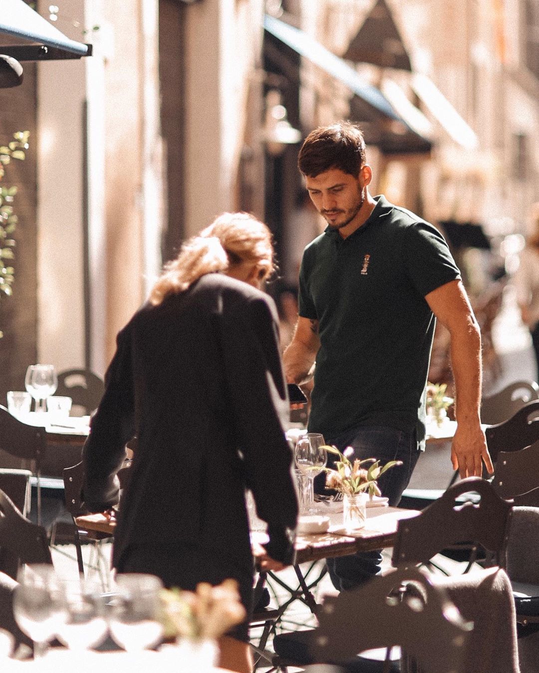 "Як зірки Голлівуду": Холостяк 9 розчулив мережу ніжними фото з коханою з Риму