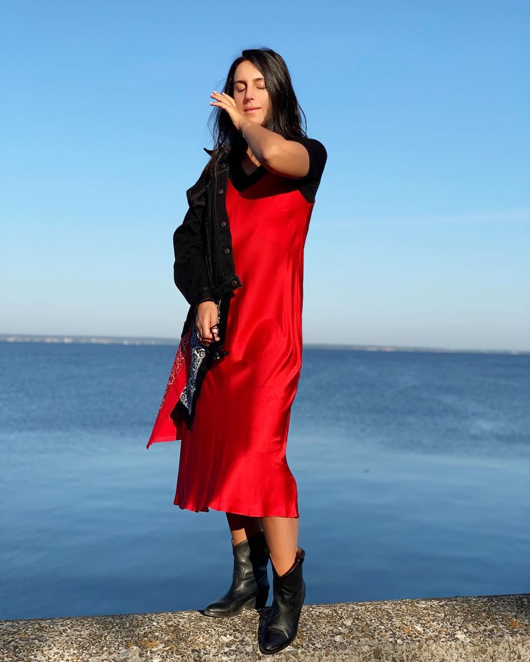 Такая солнечная: яркая Джамала насладилась последним летним утром