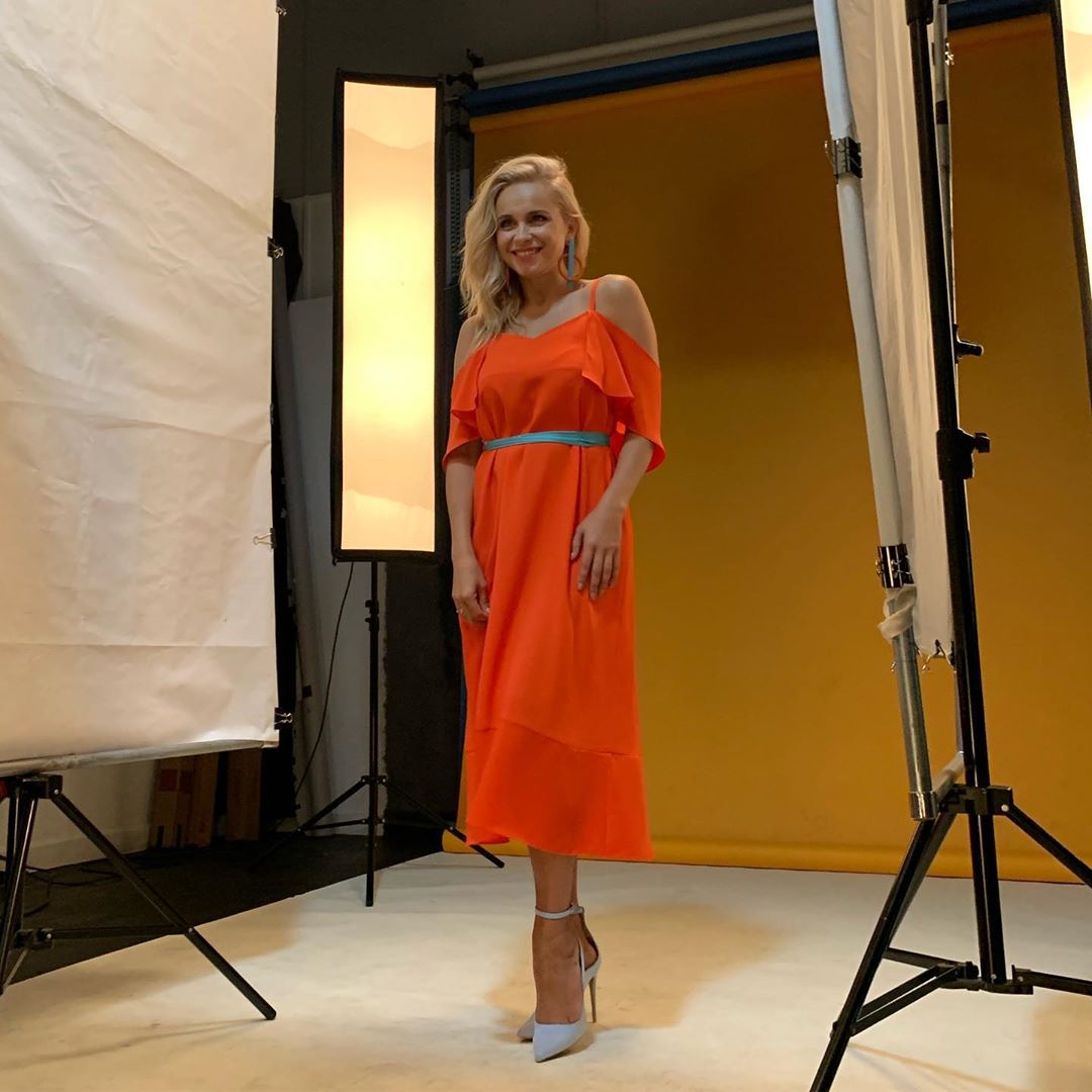 Глаз не отвести: очаровательная Лилия Ребрик покорила ярким летним образом