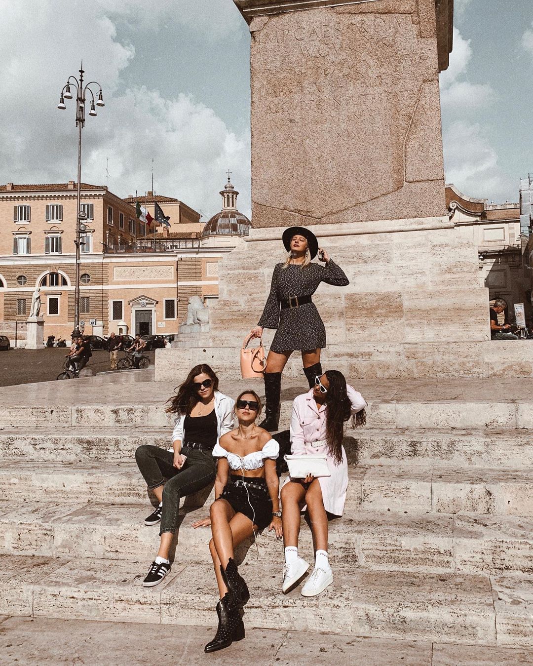 Стильна і красива: переможниця Холостяк 9 розважилася в Римі без коханого