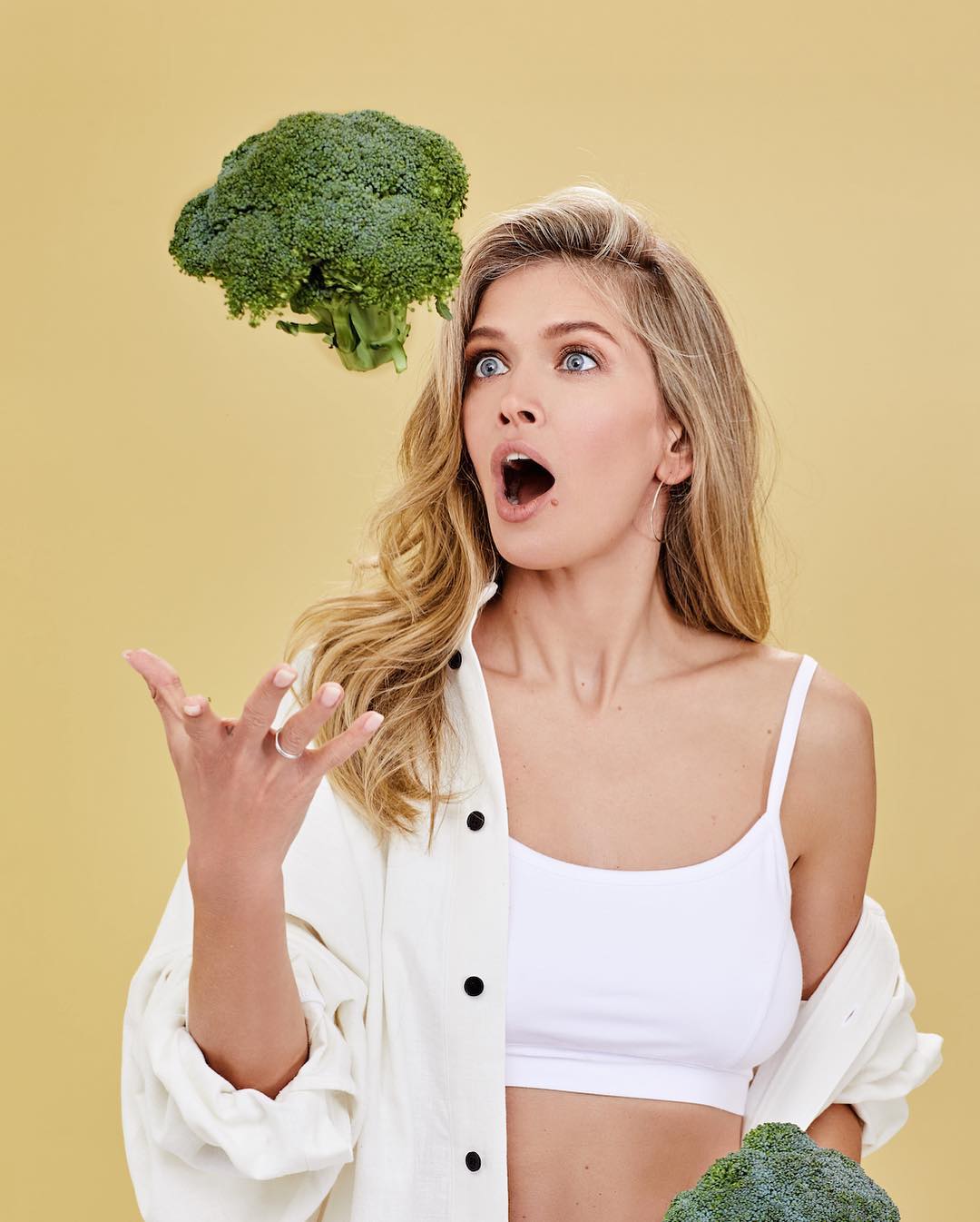 "Богиня брокколі": струнка Віра Брежнєва знялася в незвичайному фотосеті