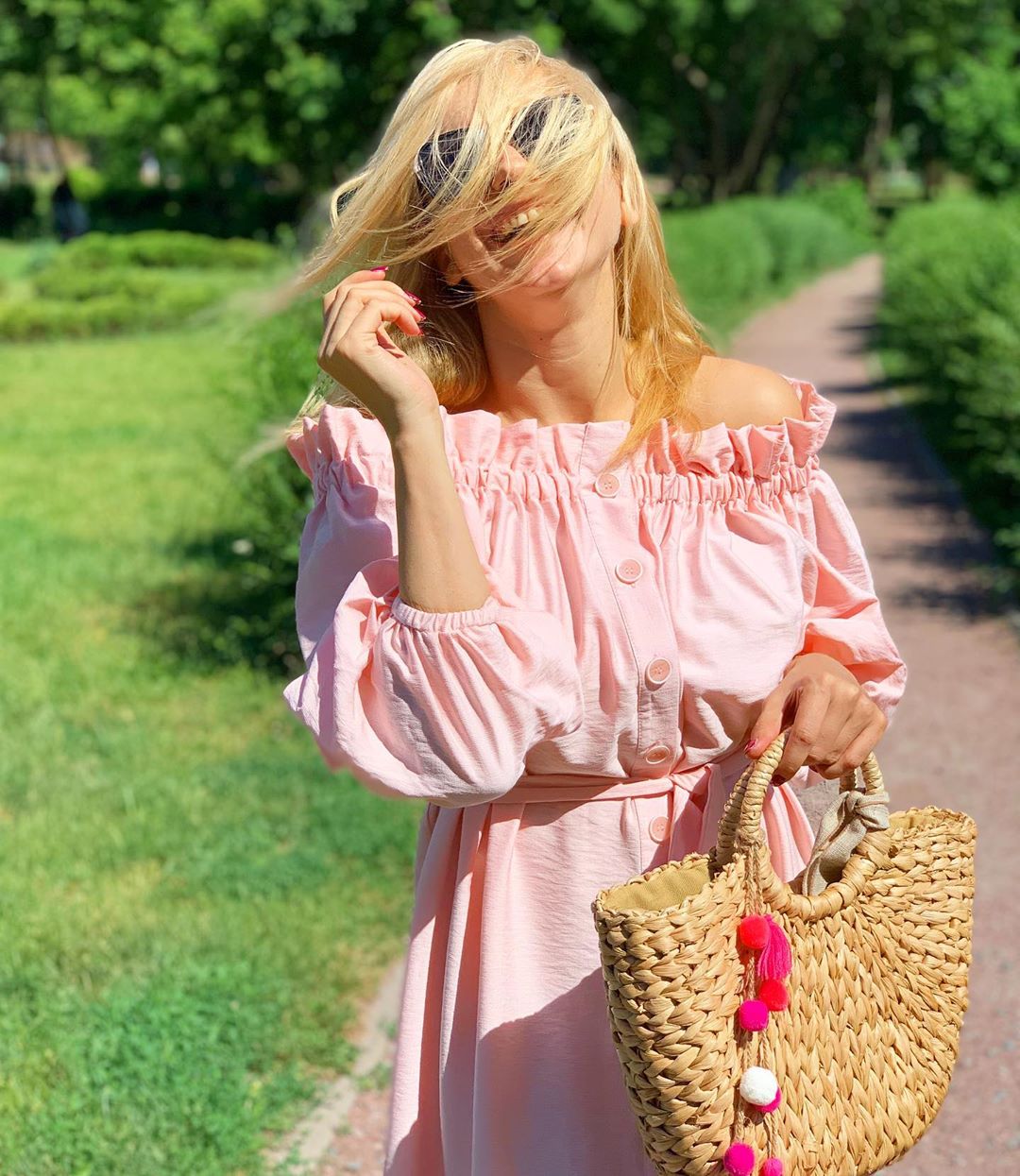 На работу как на отдых: Лилия Ребрик восхитила стильным летним &quot;луком&quot;