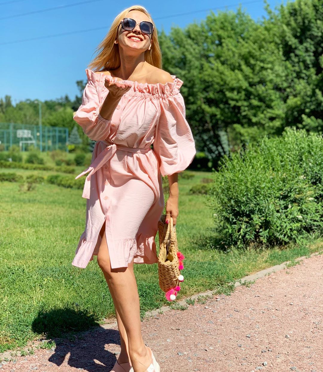 На работу как на отдых: Лилия Ребрик восхитила стильным летним &quot;луком&quot;