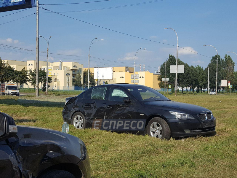 У Києві зіткнулися сім автомобілів, постраждала дитина