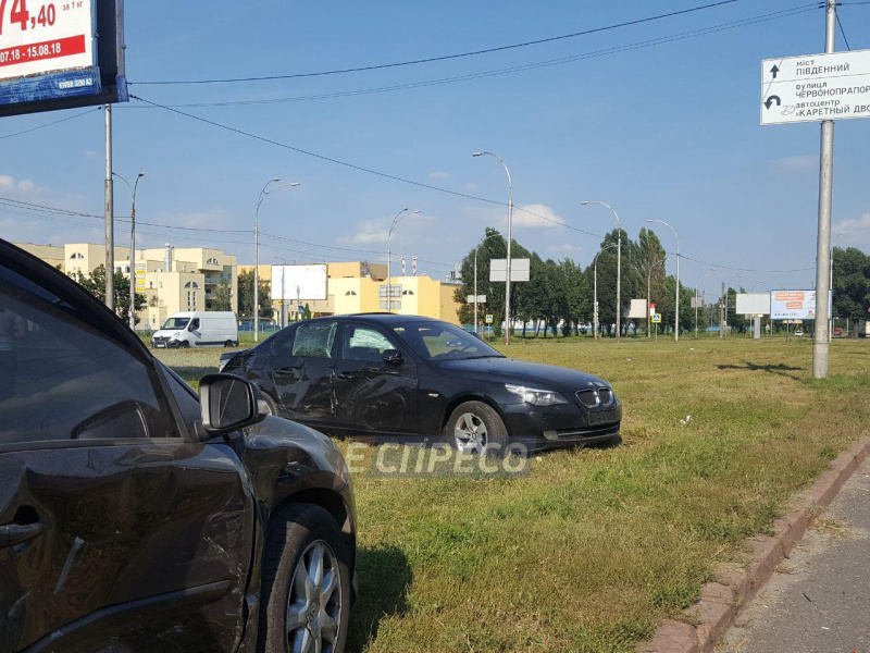 У Києві зіткнулися сім автомобілів, постраждала дитина