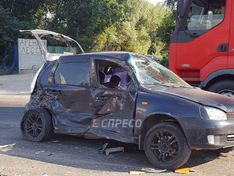 У Києві зіткнулися сім автомобілів, постраждала дитина