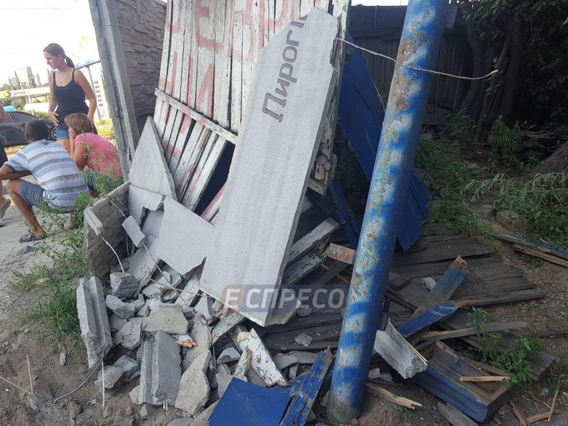 У Києві зіткнулися сім автомобілів, постраждала дитина