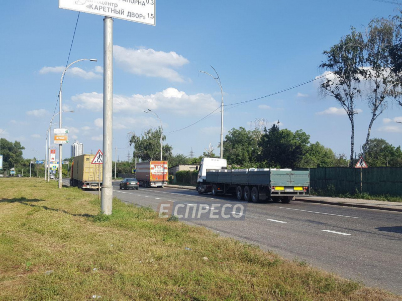 У Києві зіткнулися сім автомобілів, постраждала дитина