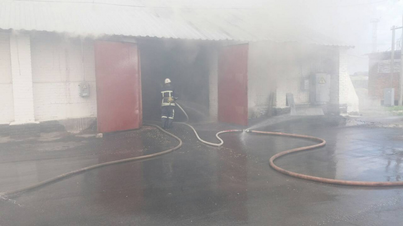 У Вінницькій області горить зерносховище