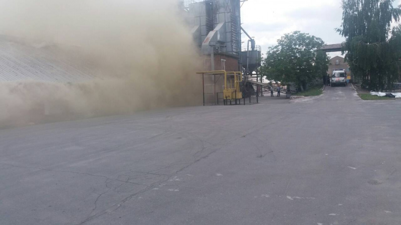 У Вінницькій області горить зерносховище