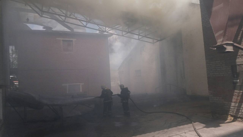 У Вінницькій області горить зерносховище