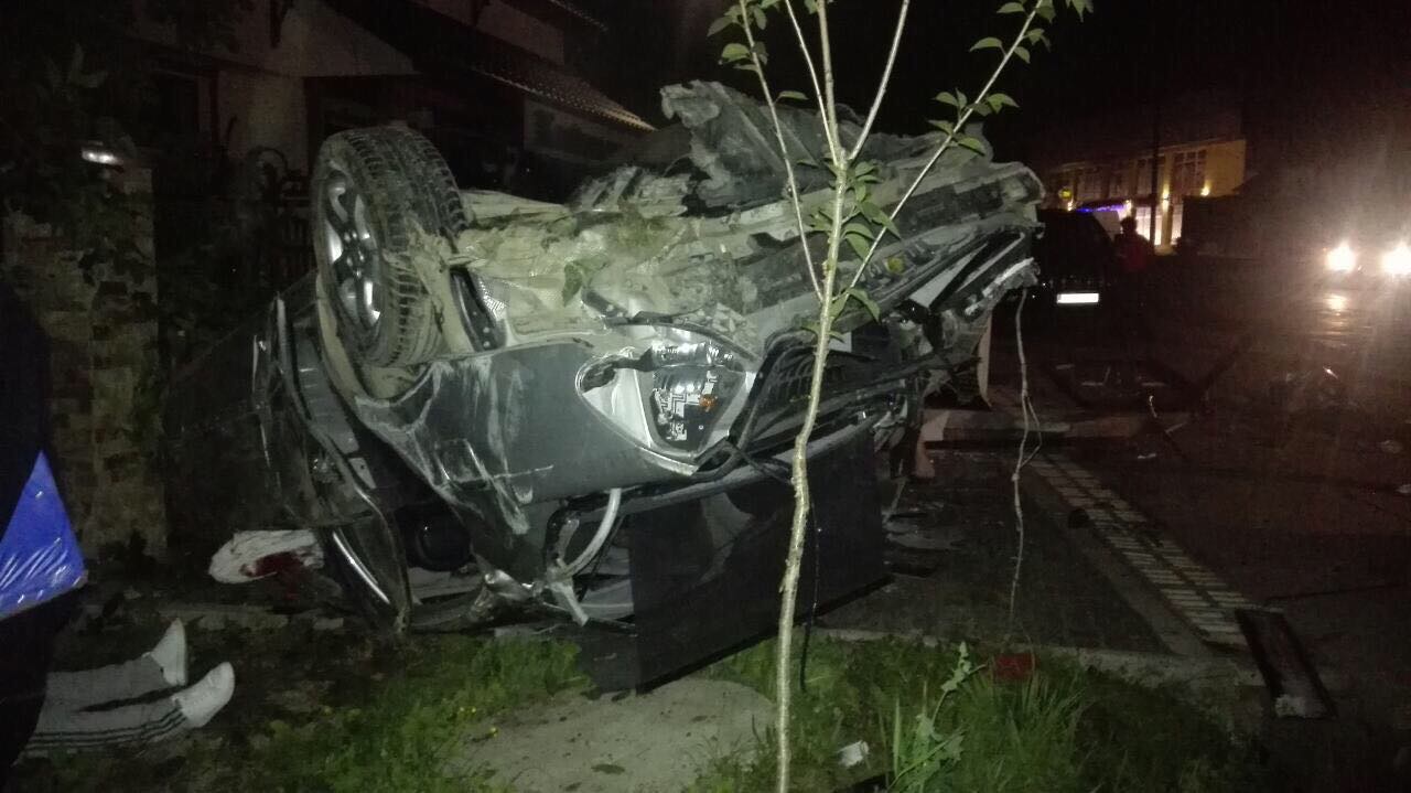 У Закарпатській області перекинувся автомобіль з пасажирами, загинули 2 людини